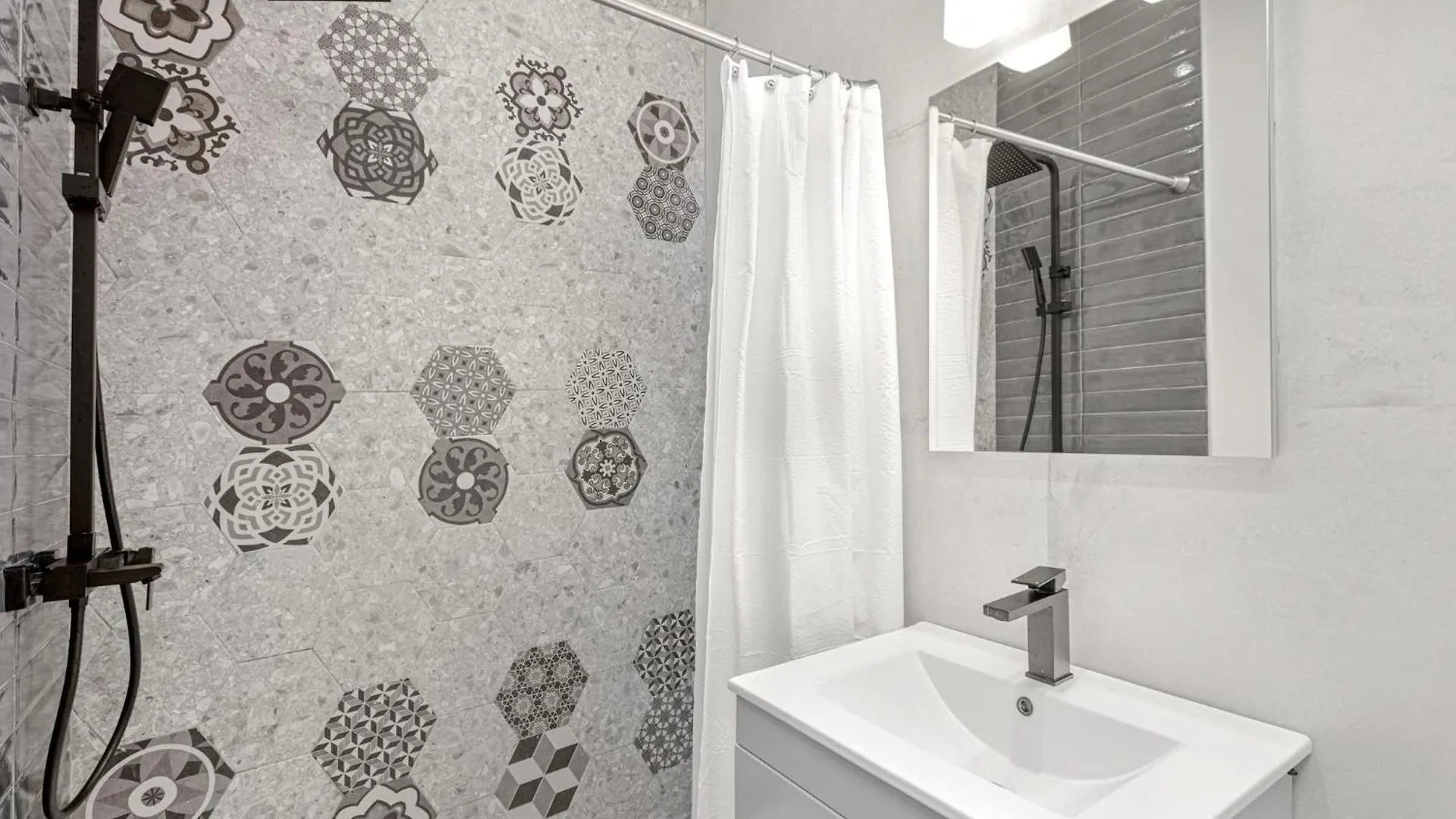 Colonial Villa Just Remodeled 2 Floors Indoor Patio & Tub San Juan Apartment